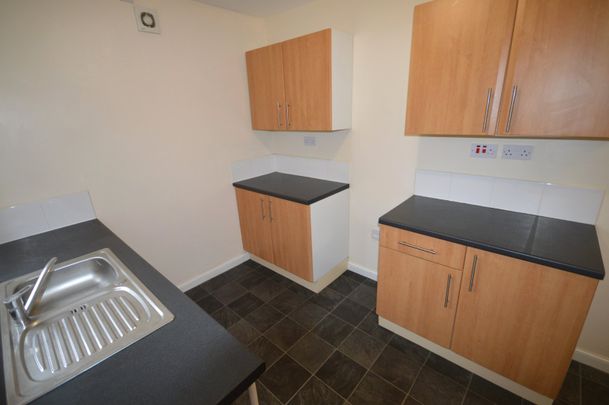 2 bedroom terraced house to rent - Photo 1