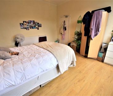 6 bedroom House in Cardigan Road, Leeds - Photo 4