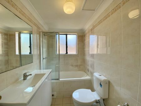 Perfectly Located 2 bedroom Unit! - Photo 5