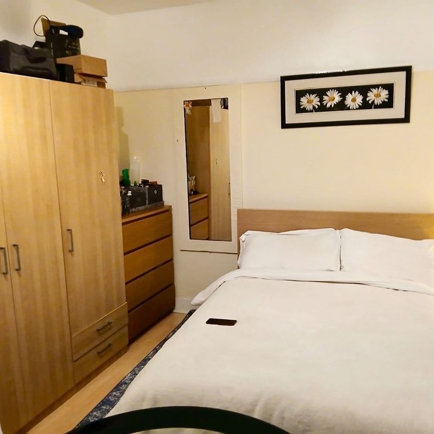 Room in a Shared House, North Circular Road, NW10 - Photo 2