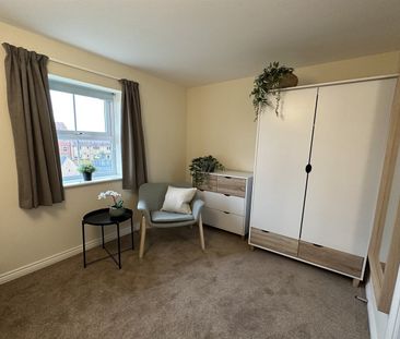 Wharton Crescent, Beeston, NG9 1RJ - Photo 2