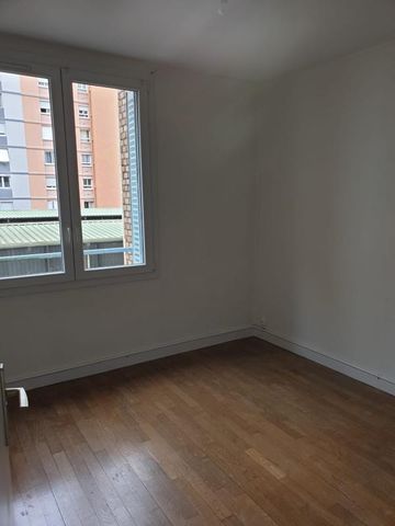 Location Appartement 3 pièces 63m² CHALON SUR SAONE 71100 - Photo 3