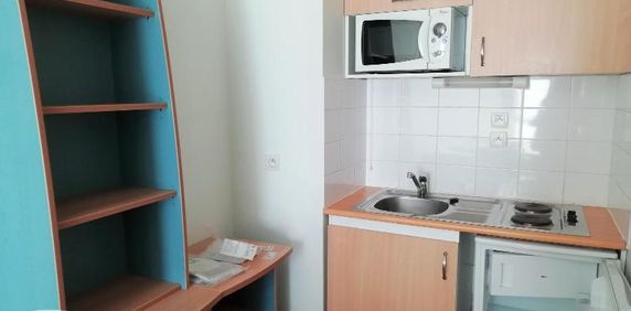 Location Appartement 1 pièce 22m² LA ROCHE SUR YON 85000 - Photo 2