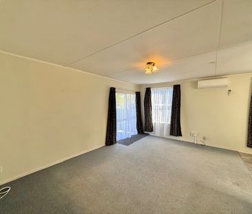 Cozy 3 bedroom home in Dinsdale! - Photo 3