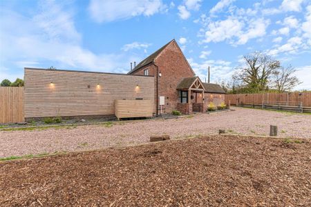 5 bedroom barn conversion to rent - Photo 3