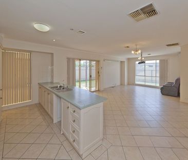 Great Comfortable Family Home in Good Location&period; - Photo 3