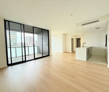 Modern 2-Bedroom Apartment with Parking in the Heart of Zetland - Photo 1