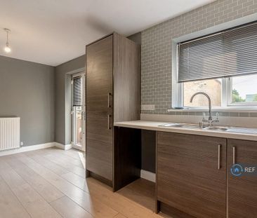 3 bedroom semi-detached house to rent - Photo 6