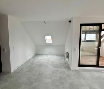 Geschmackvolle 2-Zimmer-DG-Wohnung mit Wintergarten & Galerie - Photo 1