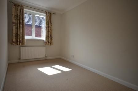 2 bedroom Terraced House To Let - Photo 4
