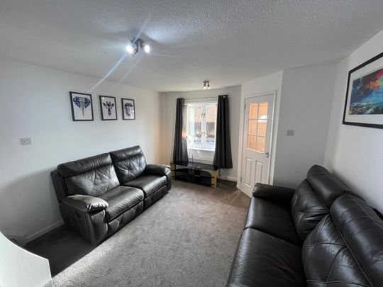Craigash Quadrant, Glasgow, G62 7BX - Photo 1