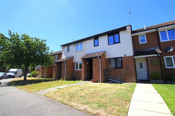 2 bed terraced house to rent in Brambles Farm Drive, Hillingdon, UB10 - Photo 1