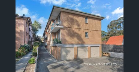 Charming 2 Bedroom First Level Apartment - Photo 4