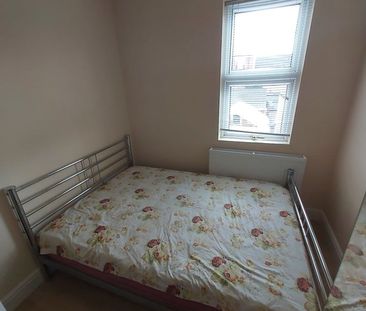 Room in a Shared House, Leamington Gardens, IG3 - Photo 2