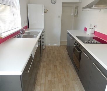 4 Bedroomed Terrace house - Photo 4