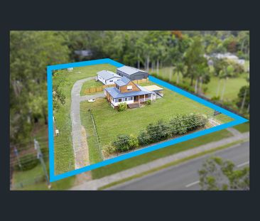 COTTAGE STYLE HOME ON LARGE BLOCK! - Photo 4