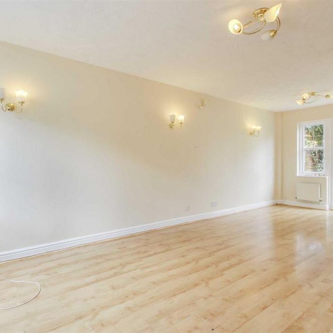 3 bedroom end of terrace house to rent - Photo 1