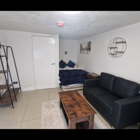 Studio Flat, Birch Polygon, M14 - Photo 3