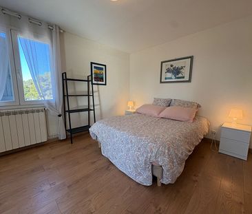 Appartement meublé T2 haut de Villa vue mer d'environ 45 m2 à louer... - Photo 6