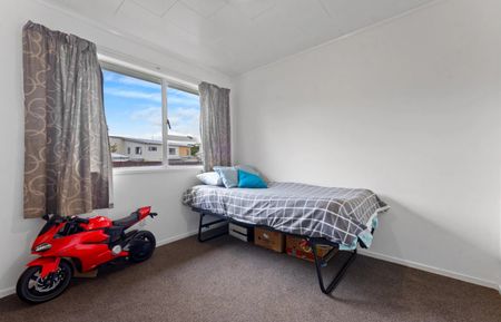 23 Redcrest Avenue, Papakura, Auckland - Photo 2