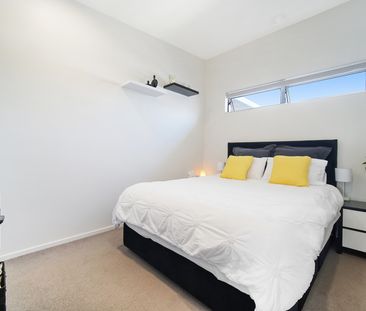 Prime Ponsonby Location on the top level of this smart complex. - Photo 3