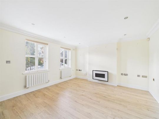 2 bedroom end of terrace house to rent - Photo 1