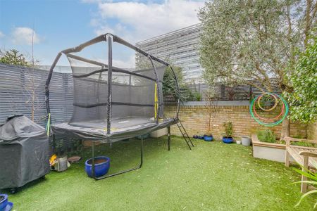 5 bedroom terraced house to rent - Photo 2