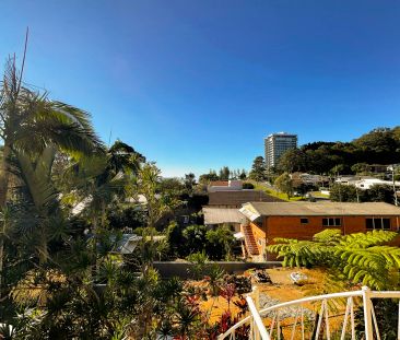 Relaxed beachside living with elevated ocean outlooks - Periodic Lease - Photo 6