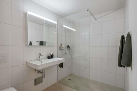 2.5 Zimmerwohnung im 24. OG - modernes Wohnen mit traumhafter Aussicht - Photo 4