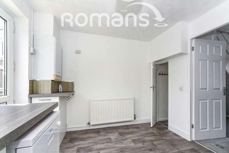 Kimbolton Close, Freshbrook, Swindon, Wiltshire, SN5 - Photo 2