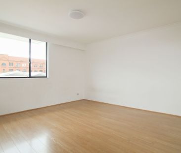 Modern & Convenient Studio Apartment &ast;&ast; Available 05&sol;11... - Photo 3