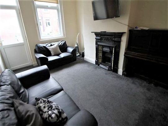 5 Bed - 11 Stanmore Street, Burley, Leeds - LS4 2RS - Student - Photo 1