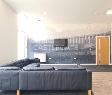 7 bedroom flat share to rent - Photo 1