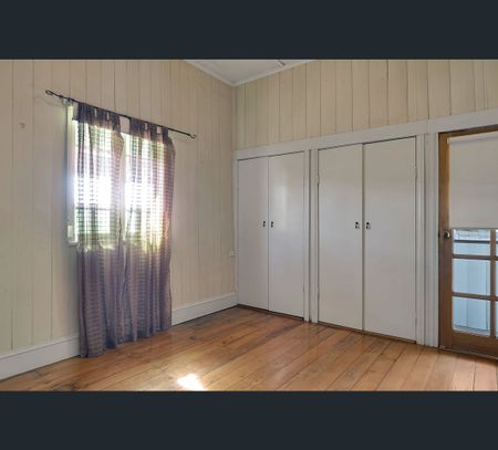 3 Henderson Street, Newtown, Qld 4350 - Photo 5