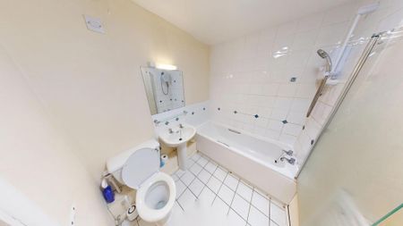 2 bedroom ground floor flat to rent - Photo 5