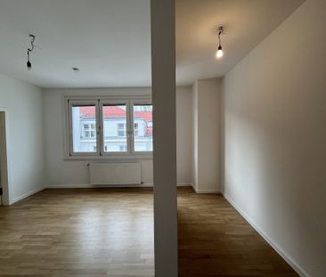 Moderne und großzügige 3-Zimmer-Wohnung am Modenapark zu mieten in ... - Foto 2