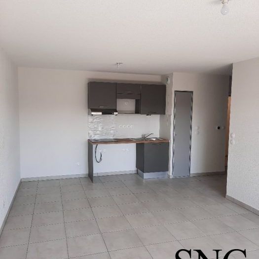 T3 AVEC LOGGIA ET DEUX PARKNGS COUVERTS - Photo 1