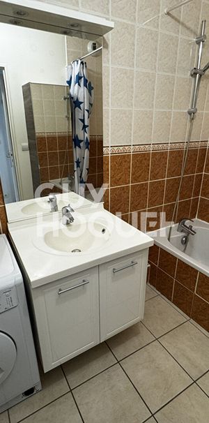 DECINES CHARPIEU : appartement T2 meublé 53 m²) à louer - Photo 1