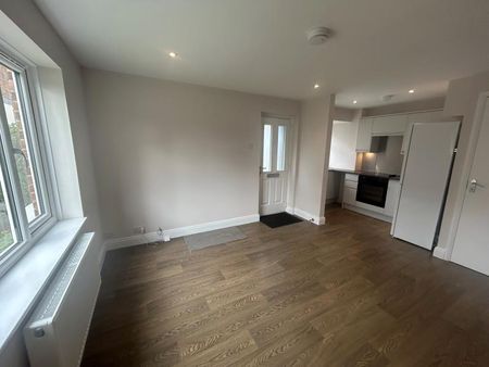 Abinger Way, Guildford - 1 bedroomProperty for lettings - Seymours - Photo 3