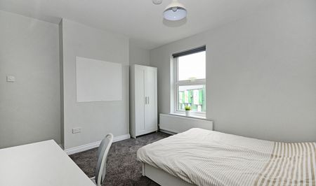 Stunning 3-Bedroom, 1-Bath Student House in Sheffield - Photo 4
