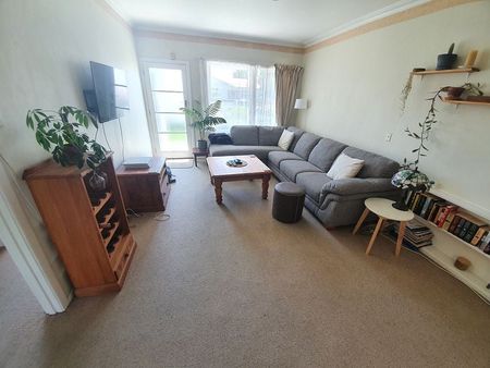 Tidy two bedroom unit - semi furnished - Photo 4