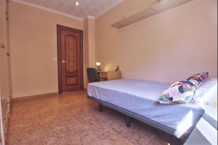 Carrer Pintor José Mongrell, Valencia, Valencian Community 46022 - Photo 2