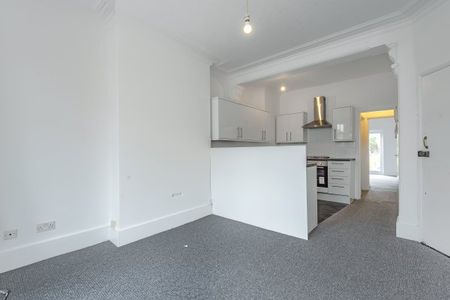 Higham Station Avenue, Chingford, E4, Property for rent - Photo 2