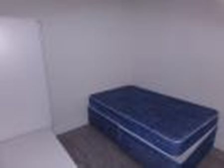 Room in a Shared House, Kelso Road, L6 - Photo 2