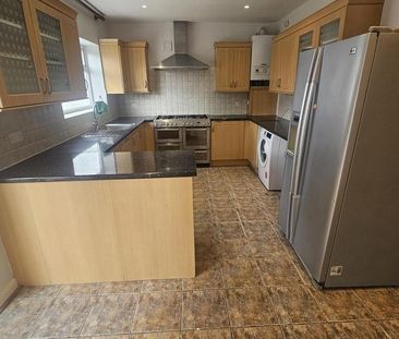 4 bedroom semi-detached house to rent - Photo 4