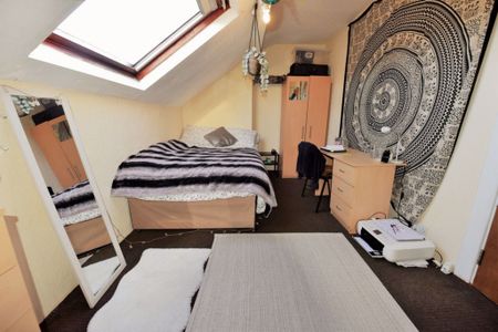 10 bedroom House in & Hessle Mount, Leeds - Photo 3