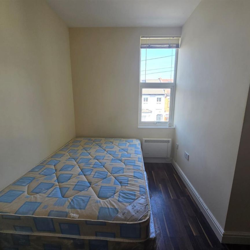 Clarence Road, Croydon CR0, London - Photo 1