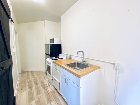$1,249 / 1 br / 1 ba / 400 sqft 210 Wilson st unit D - Photo 2