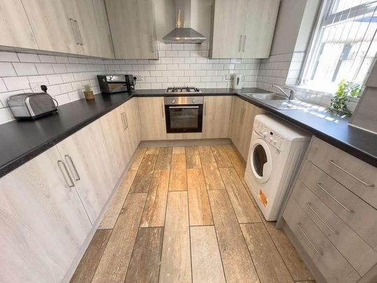 Adelaide Road, L7 - Photo 1