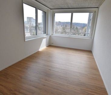 Luminous and modern three-room apartment close to public transport - Foto 1